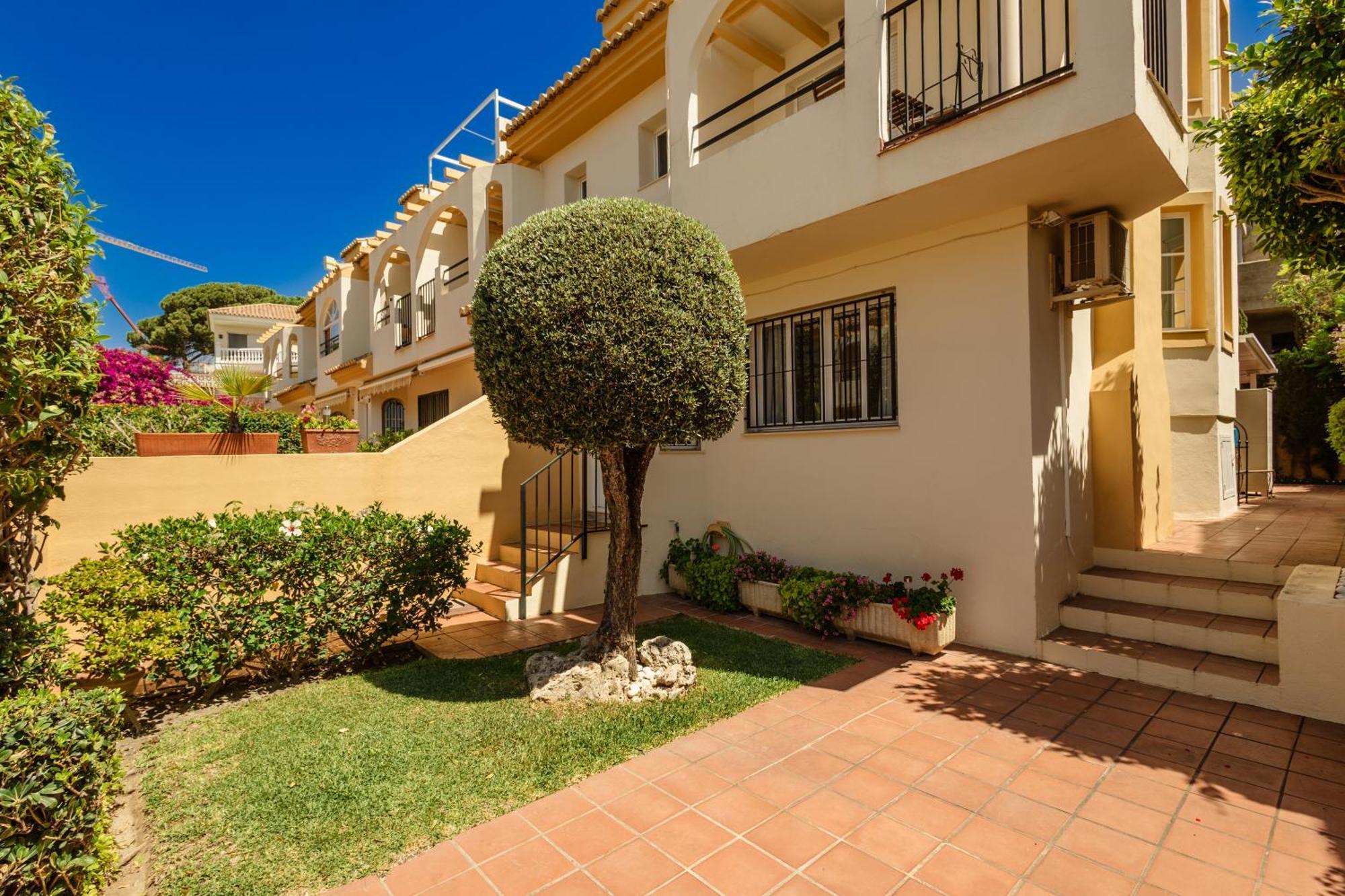 Beautiful Townhouse Walking Distance To The Beach In Costabella, Μαρμπέλλα Εξωτερικό φωτογραφία