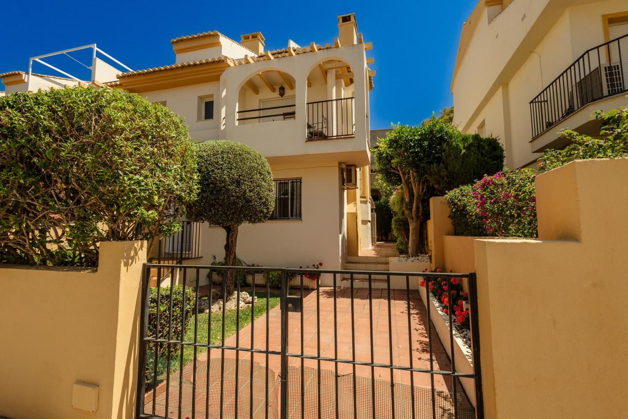 Beautiful Townhouse Walking Distance To The Beach In Costabella, Μαρμπέλλα Εξωτερικό φωτογραφία